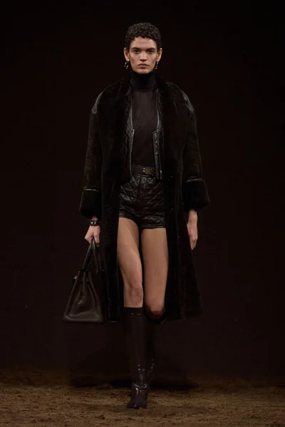 Look 50